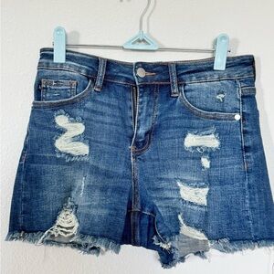 Judy blue denim shorts. Size medium, brand new condition